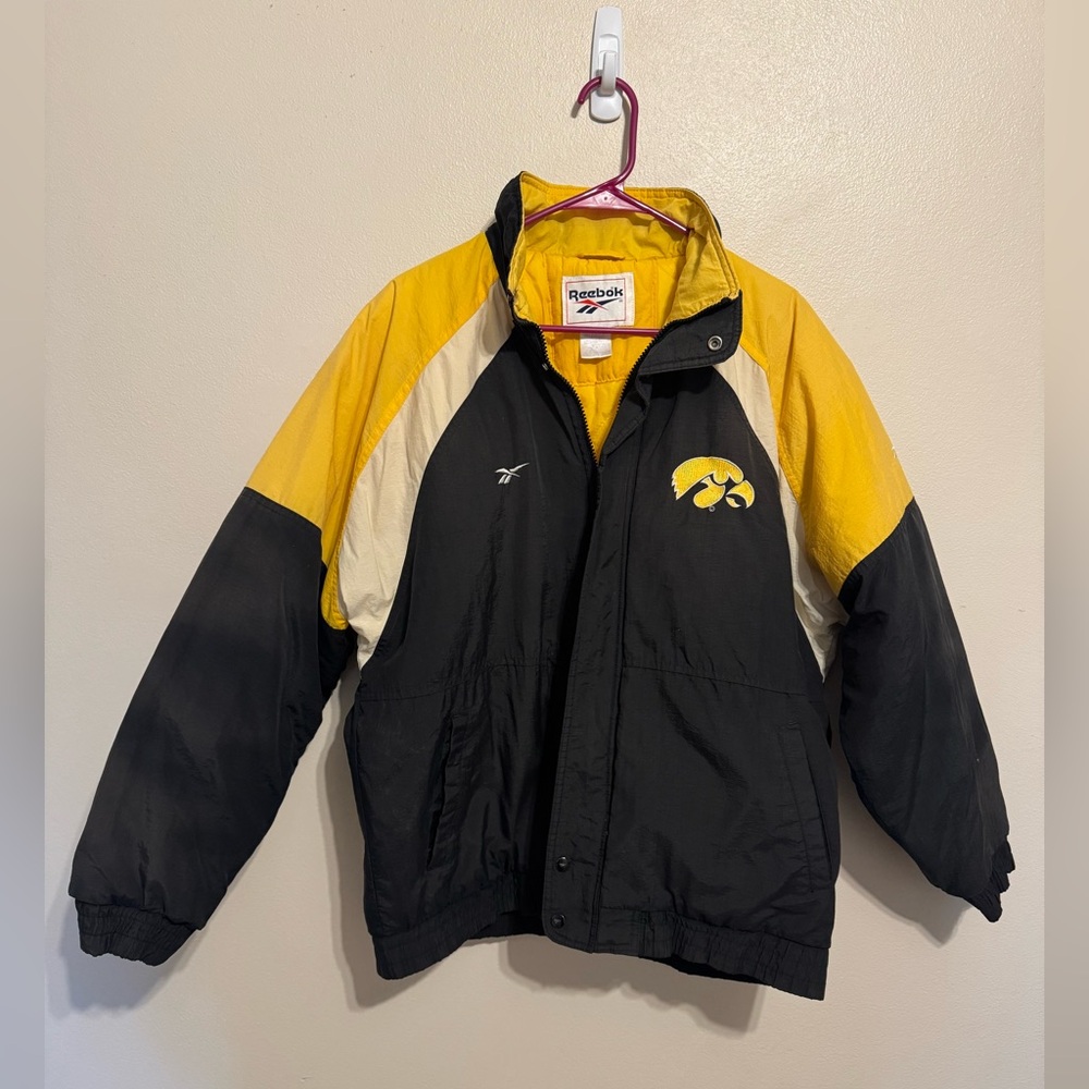 Vintage Y2K Reebok Iowa Hawkeyes Winter Jacket Size Large *Missing hood*